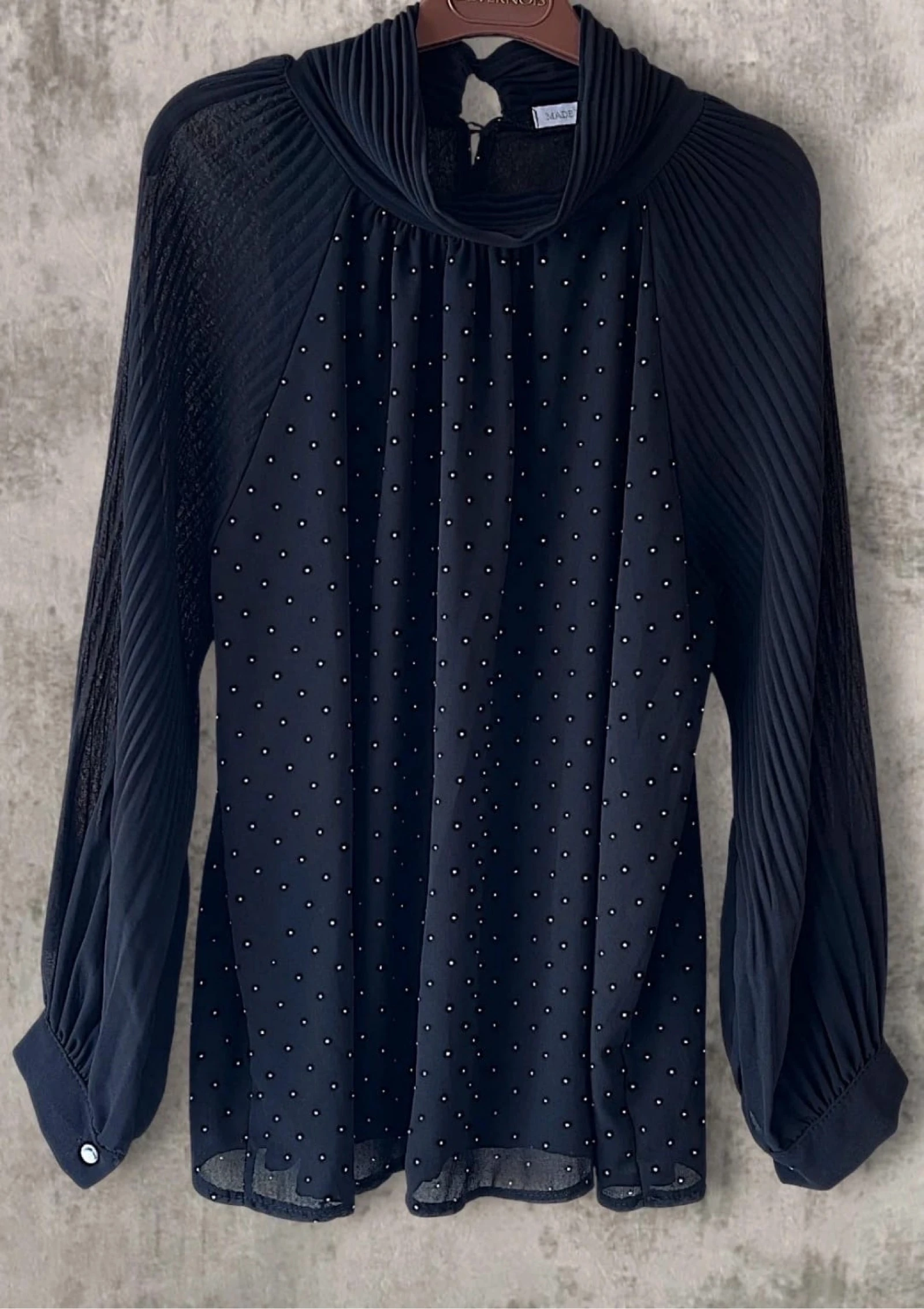 Blusa Negra Plisada con Brillos Elegantísima Italia (L/XL)